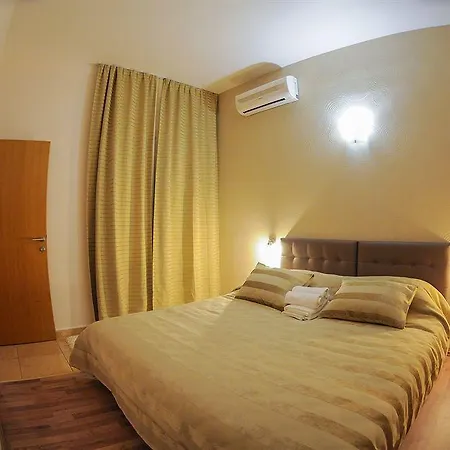 Bb Apartment *